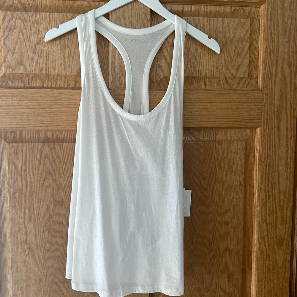 Beyond Yoga NWT white athletic tank, size L